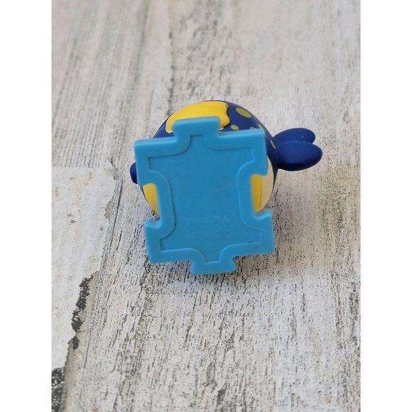 Disney squeakers fish puzzle piece toy figure doc McStuffins - Picture 7 of 7